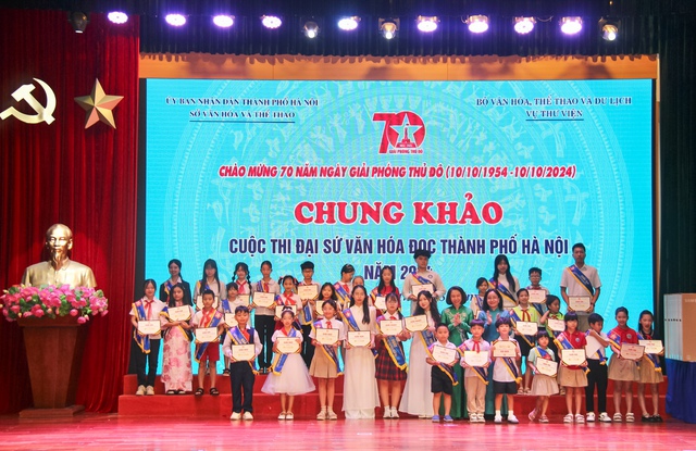 Lan tỏa niềm đam mê đọc sách đối với thế hệ trẻ thông qua cuộc thi Đại sứ Văn hóa đọc Hà Nội 2024 - Ảnh 7. Lan tỏa niềm đam mê đọc sách đối với thế hệ trẻ thông qua cuộc thi Đại sứ Văn hóa đọc Hà Nội 2024 - Ảnh 7.