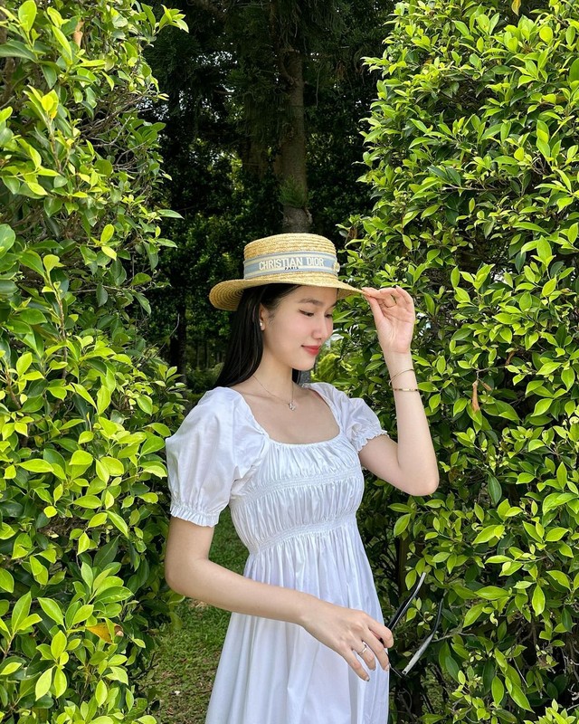 Váy trắng tinh khôi tôn lên vẻ đẹp ngọt ngào, thanh thoát khiến nàng si mê- Ảnh 3. Váy trắng tinh khôi tôn lên vẻ đẹp ngọt ngào, thanh thoát khiến nàng si mê- Ảnh 3.