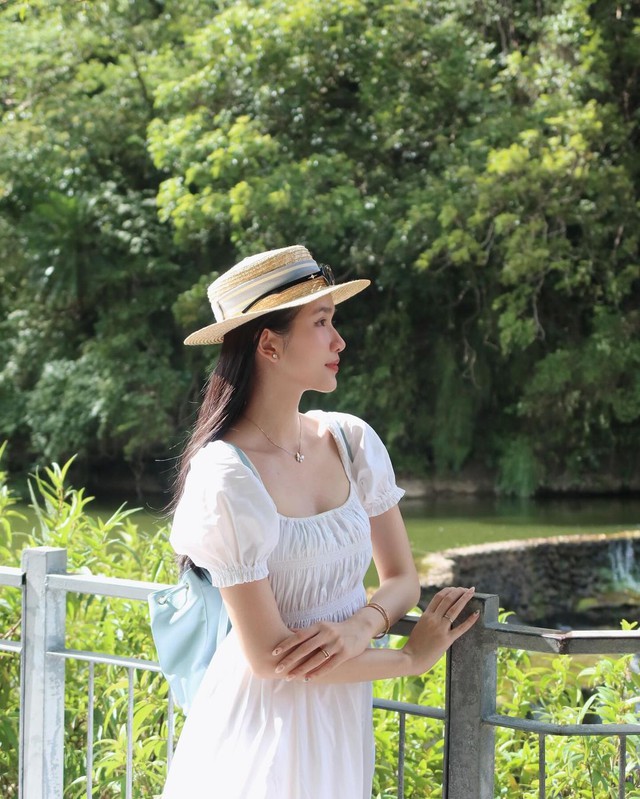 Váy trắng tinh khôi tôn lên vẻ đẹp ngọt ngào, thanh thoát khiến nàng si mê- Ảnh 4. Váy trắng tinh khôi tôn lên vẻ đẹp ngọt ngào, thanh thoát khiến nàng si mê- Ảnh 4.
