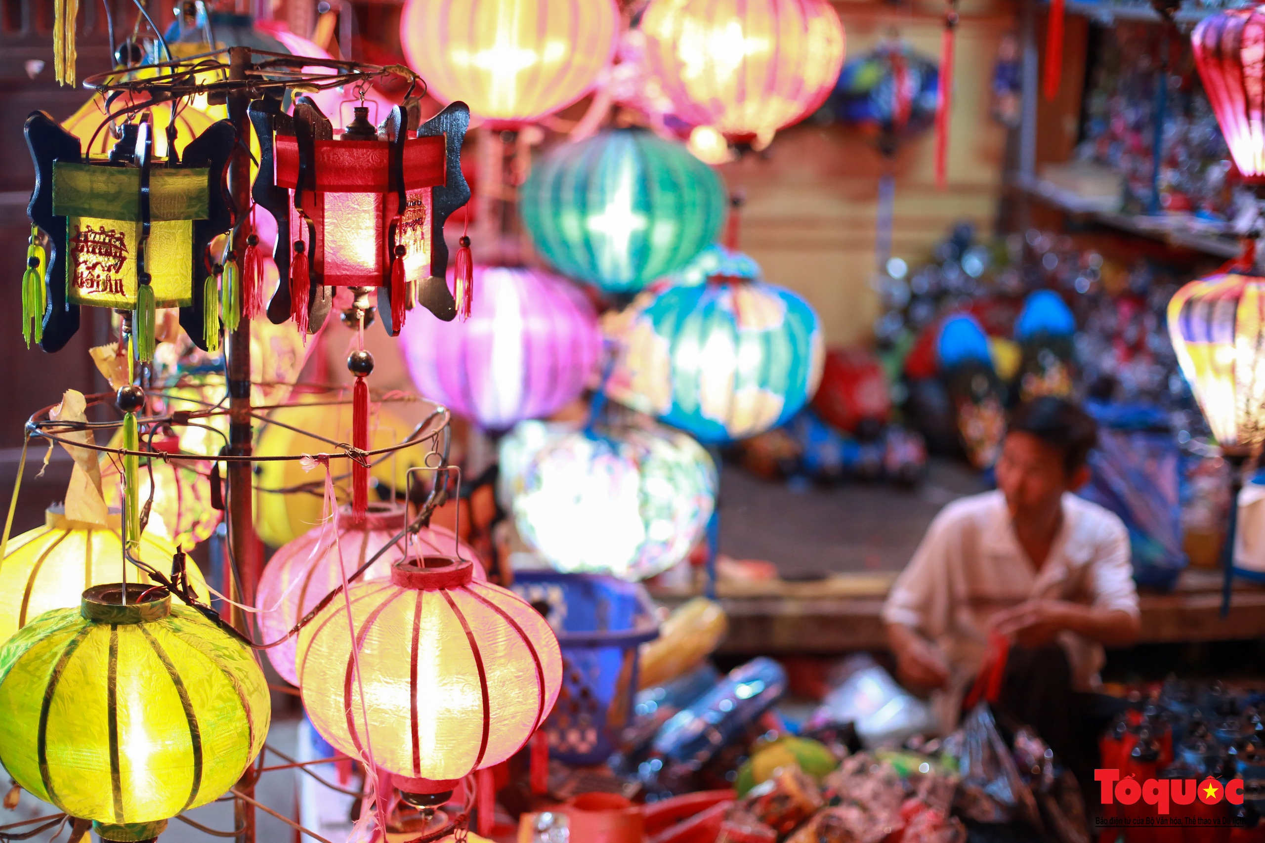Làng nghề lồng đèn hơn 400 năm tuổi ở Hội An tất bật vào vụ Trung thu - Ảnh 12. Làng nghề lồng đèn hơn 400 năm tuổi ở Hội An tất bật vào vụ Trung thu - Ảnh 12.