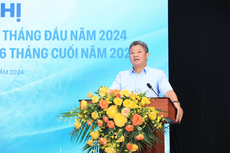 Phó Chủ tịch UBND TP Hà Nội Nguyễn Mạnh Quyền phát biểu tại Hội nghị.