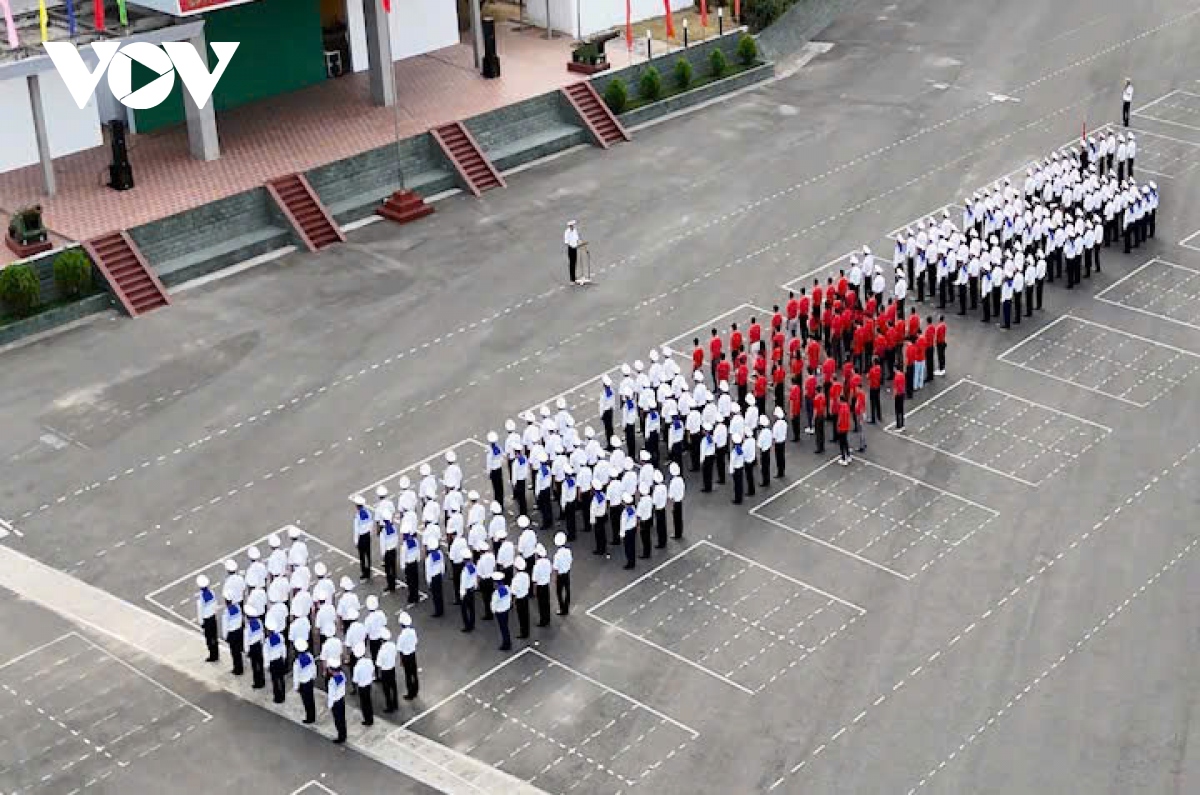 Đoàn công tác vov giao lưu với cán bộ, chiến sĩ vùng 3 hải quân hình ảnh 4 Doan cong tac vov giao luu voi can bo, chien si vung 3 hai quan hinh anh 4