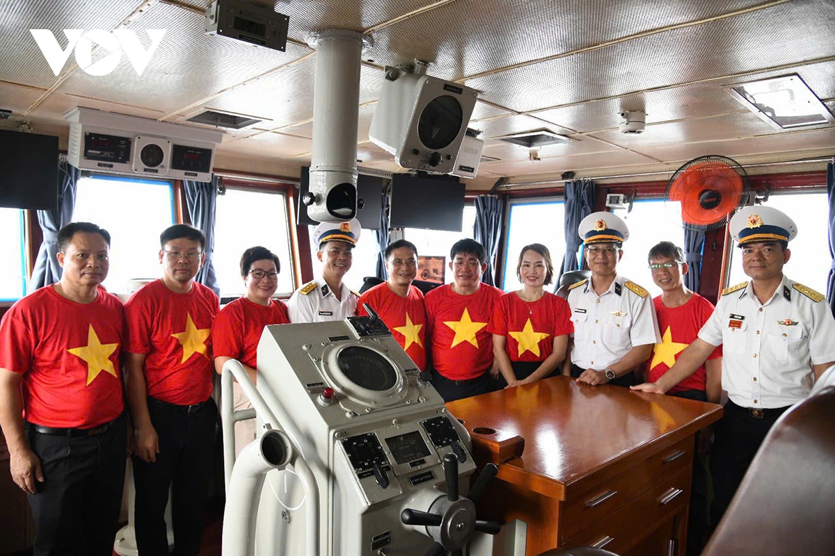 Đoàn công tác vov giao lưu với cán bộ, chiến sĩ vùng 3 hải quân hình ảnh 5 Doan cong tac vov giao luu voi can bo, chien si vung 3 hai quan hinh anh 5