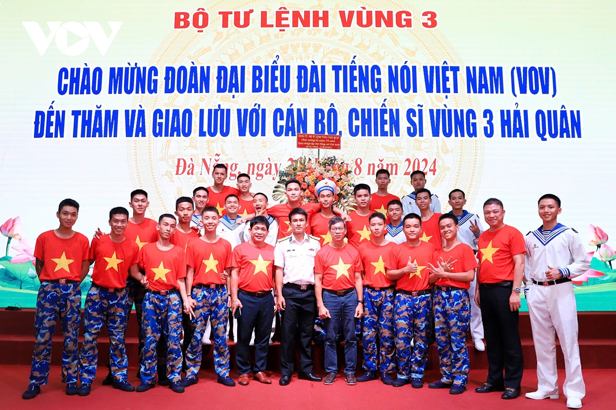 Đoàn công tác vov giao lưu với cán bộ, chiến sĩ vùng 3 hải quân hình ảnh 9 Doan cong tac vov giao luu voi can bo, chien si vung 3 hai quan hinh anh 9