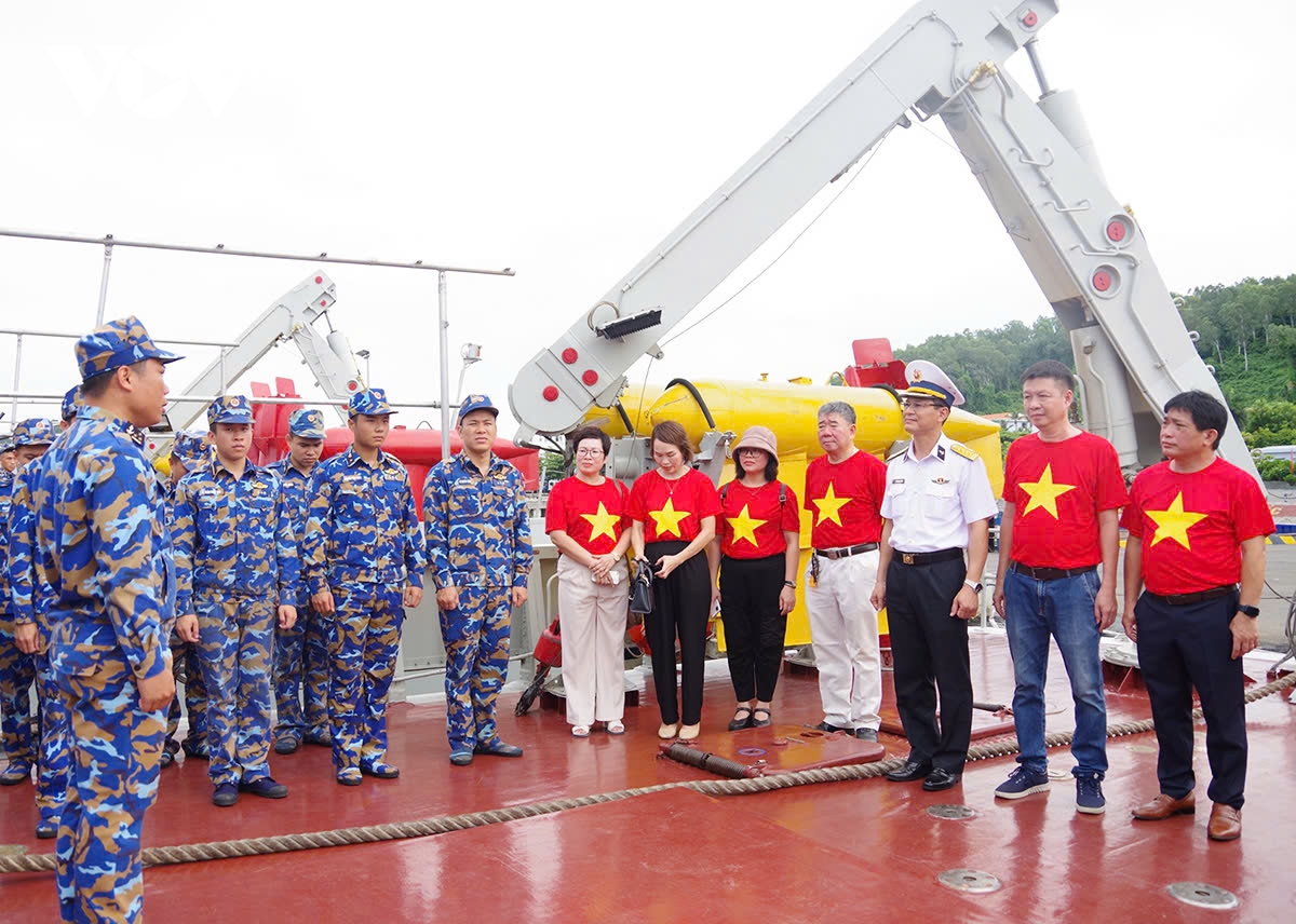 Đoàn công tác vov giao lưu với cán bộ, chiến sĩ vùng 3 hải quân hình ảnh 12 Doan cong tac vov giao luu voi can bo, chien si vung 3 hai quan hinh anh 12