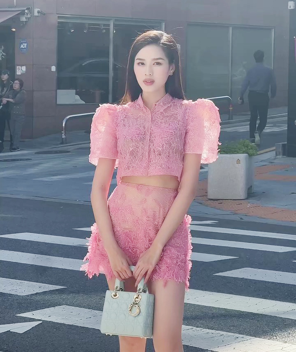 Gu thời trang ngày càng quyến rũ, sang chảnh của Hoa hậu Đỗ Thị Hà - 3 Gu thời trang ngày càng quyến rũ, sang chảnh của Hoa hậu Đỗ Thị Hà - 3
