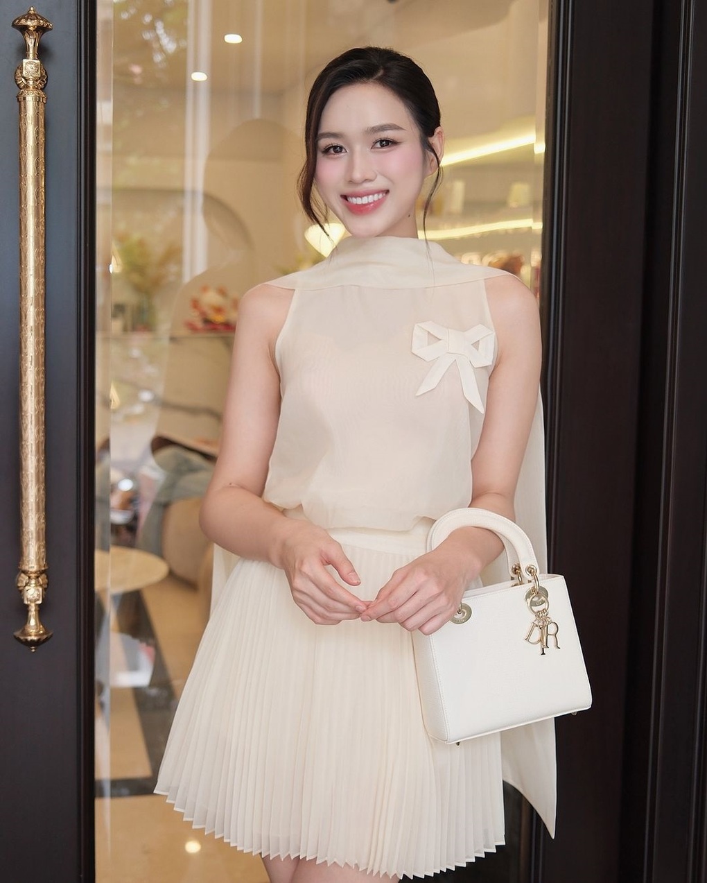 Gu thời trang ngày càng quyến rũ, sang chảnh của Hoa hậu Đỗ Thị Hà - 4 Gu thời trang ngày càng quyến rũ, sang chảnh của Hoa hậu Đỗ Thị Hà - 4