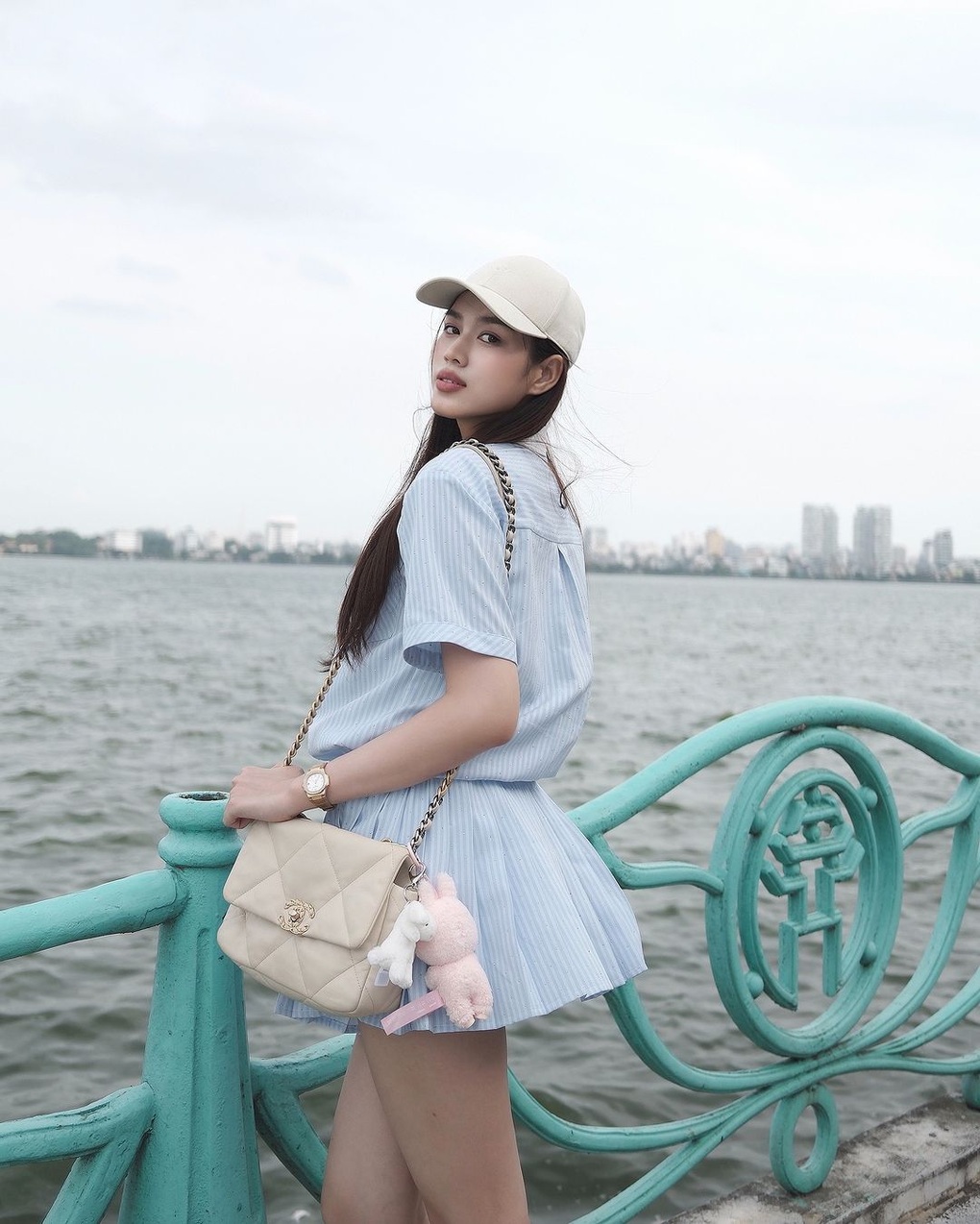 Gu thời trang ngày càng quyến rũ, sang chảnh của Hoa hậu Đỗ Thị Hà - 6 Gu thời trang ngày càng quyến rũ, sang chảnh của Hoa hậu Đỗ Thị Hà - 6