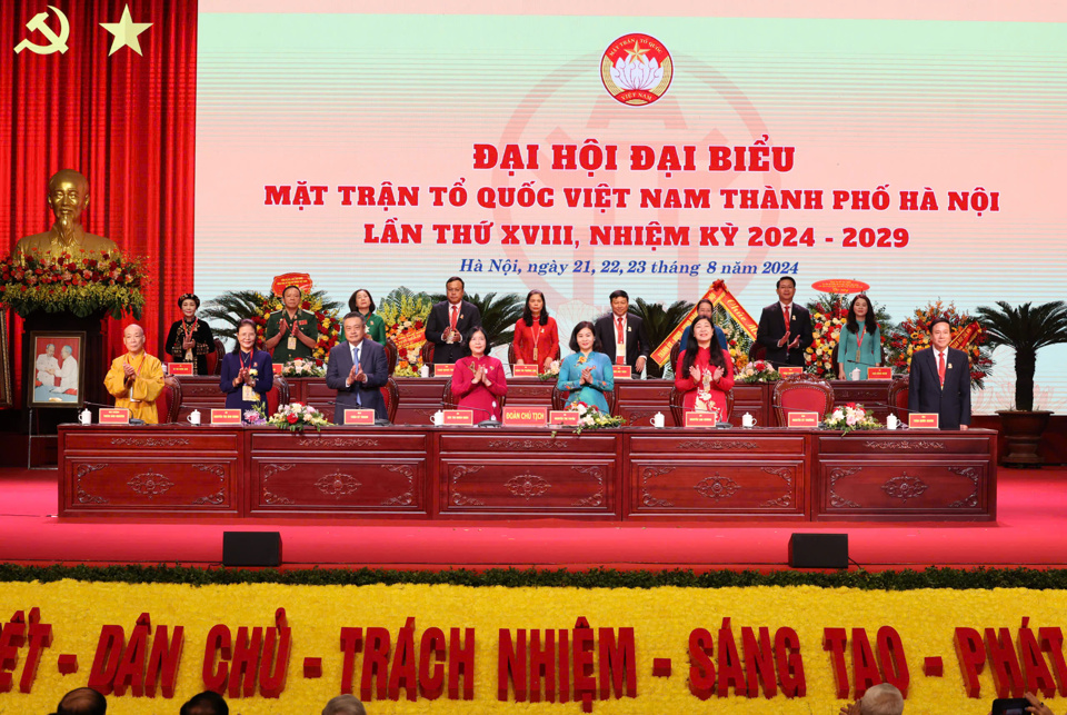 Đoàn Chủ tịch Đại hội có Bí thư Thành ủy Hà Nội Bùi Thị Minh Hoài, Phó Bí thư Thường trực Thành ủy Hà Nội Nguyễn Thị Tuyến, Chủ tịch UBND TP Hà Nội Trần Sỹ Thanh