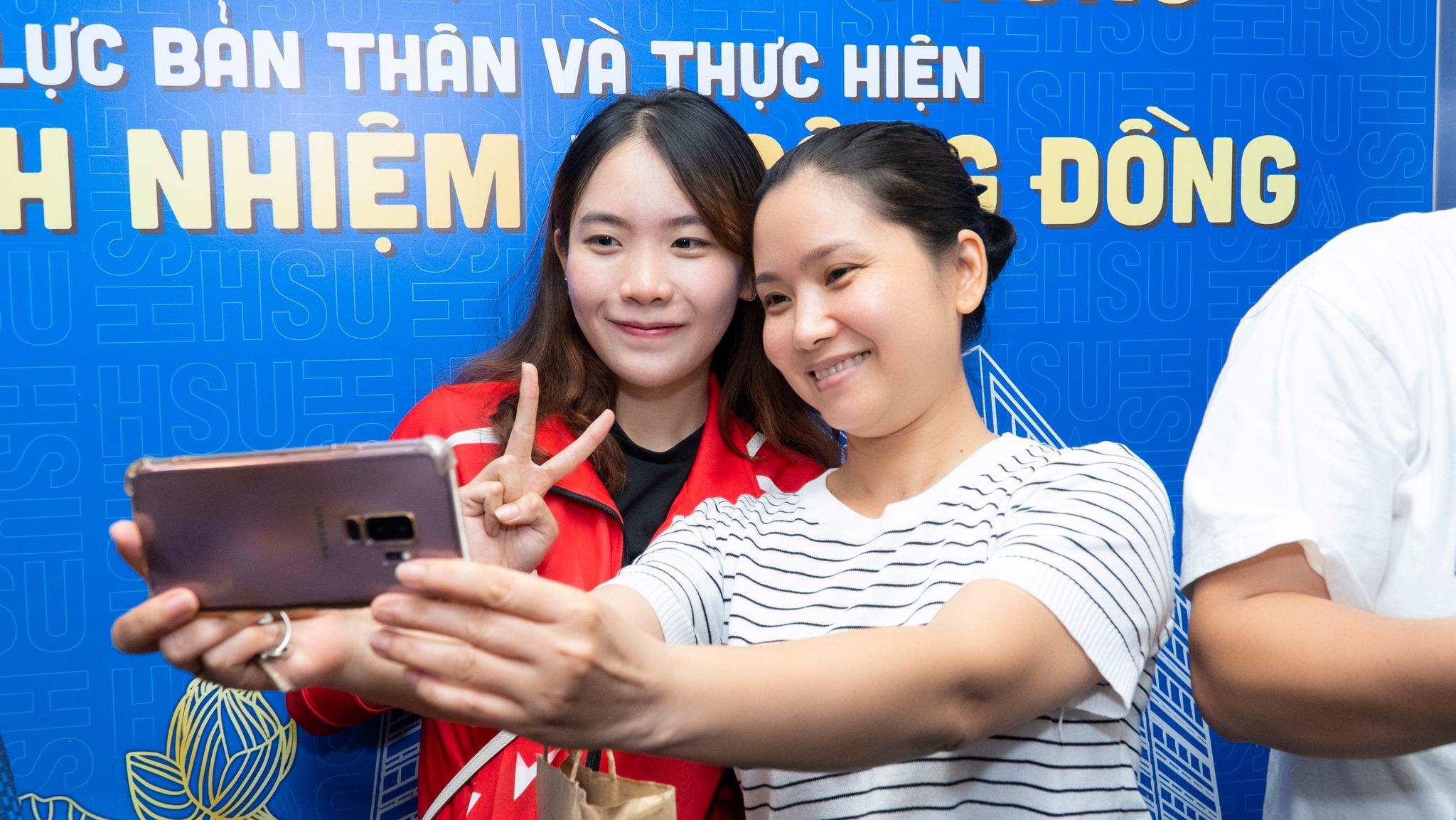 Mộng Tuyền chính thức trở thành tân sinh viên ở tuổi 21 Mộng Tuyền chính thức trở thành tân sinh viên ở tuổi 21