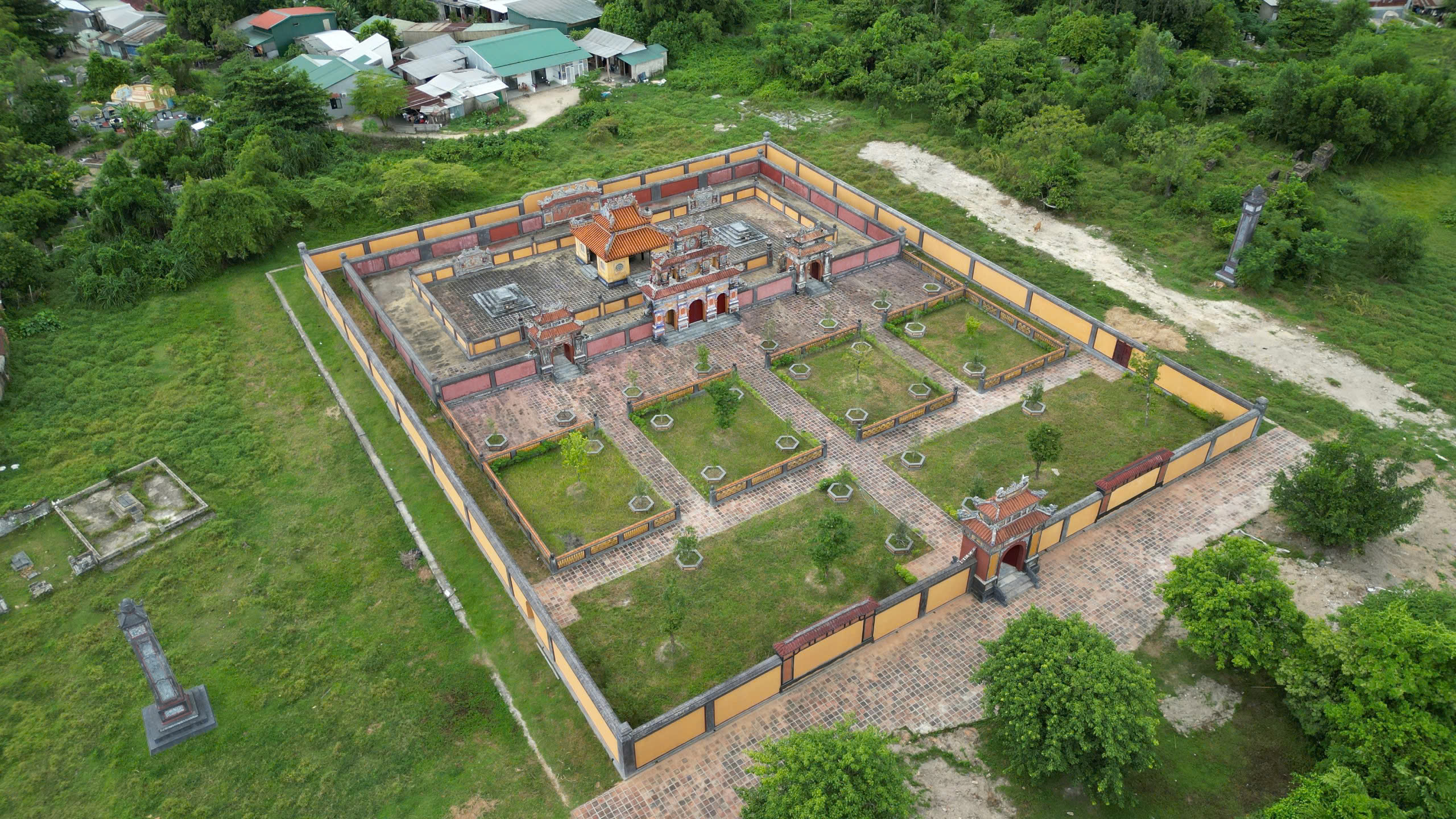 Khám phá nơi có 39 lăng mộ các ông hoàng, bà chúa- Ảnh 14. Khám phá nơi có 39 lăng mộ các ông hoàng, bà chúa- Ảnh 14.