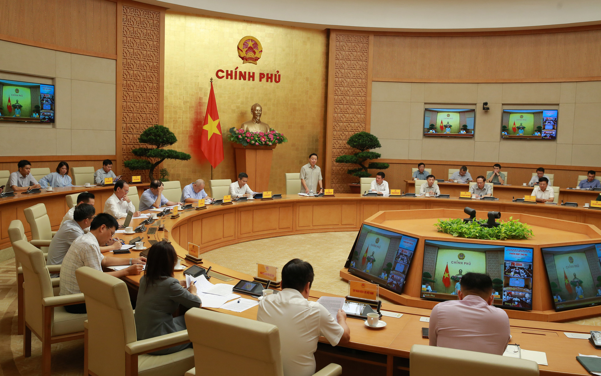 Tích cực gỡ khó, thúc đẩy tiến độ các công trình, dự án năng lượng trọng điểm- Ảnh 6. Tích cực gỡ khó, thúc đẩy tiến độ các công trình, dự án năng lượng trọng điểm- Ảnh 6.