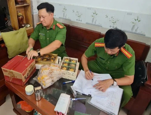 Ngăn chặn kịp thời hàng ngàn bánh trung thu không nguồn gốc tuồn ra thị trường- Ảnh 2. Ngăn chặn kịp thời hàng ngàn bánh trung thu không nguồn gốc tuồn ra thị trường- Ảnh 2.