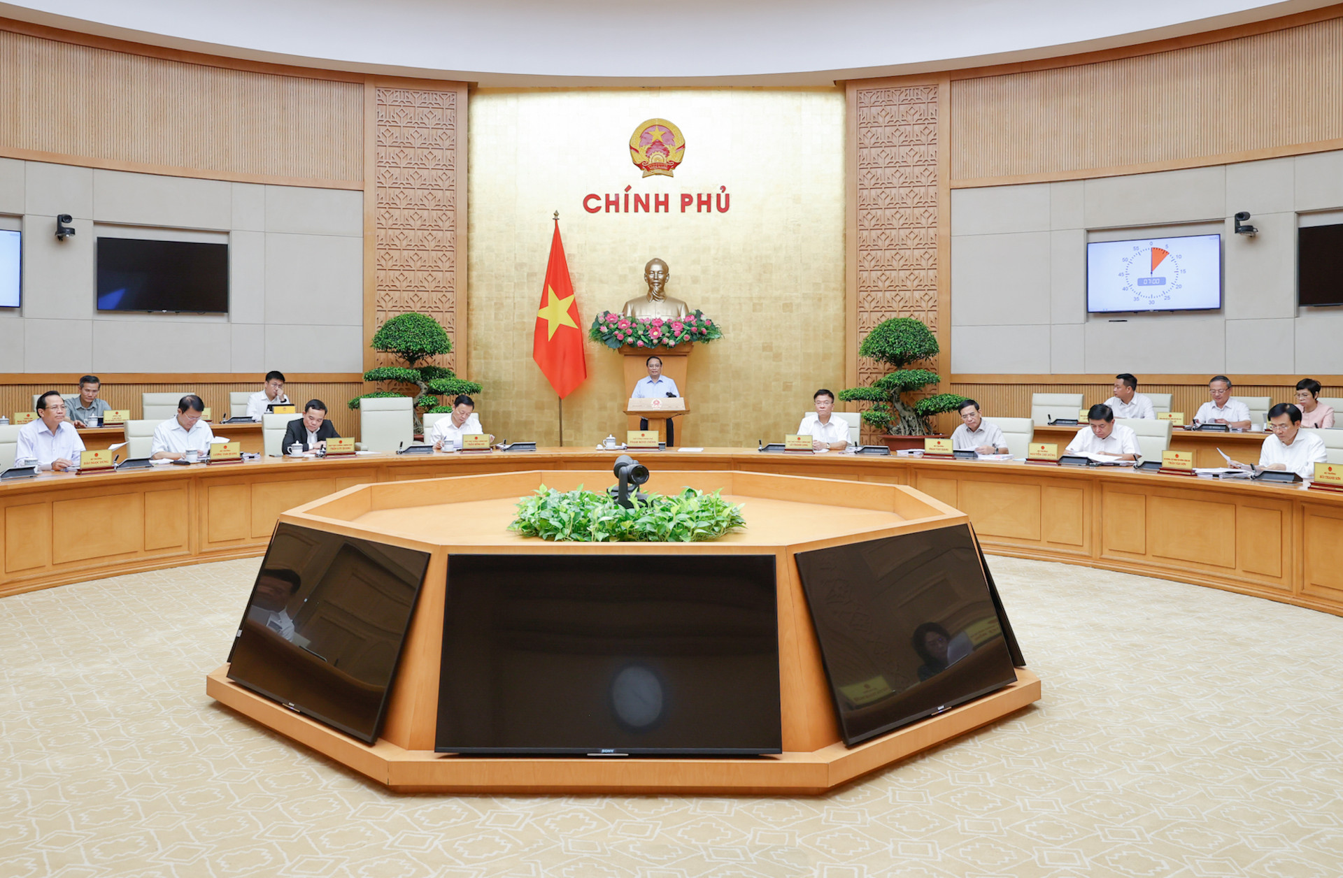 Thủ tướng chủ trì phiên họp Chính phủ chuyên đề pháp luật tháng 8/2024- Ảnh 2. Thủ tướng chủ trì phiên họp Chính phủ chuyên đề pháp luật tháng 8/2024- Ảnh 2.