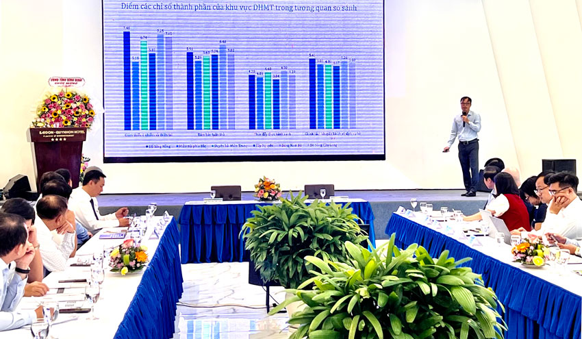 Phó trưởng Ban Pháp chế VCCI Phạm Ngọc Thạch trình bày báo cáo. Ảnh: Xuân Nhàn.