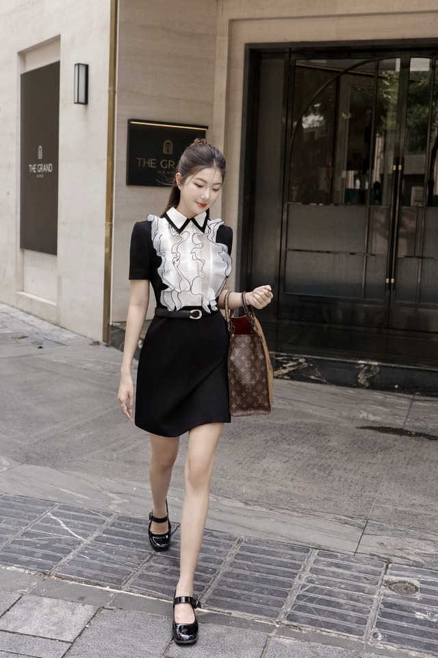 Bớt hạ, chớm thu mặc trang phục gì để xinh sang mà vẫn thoải mái?- Ảnh 6. Bớt hạ, chớm thu mặc trang phục gì để xinh sang mà vẫn thoải mái?- Ảnh 6.