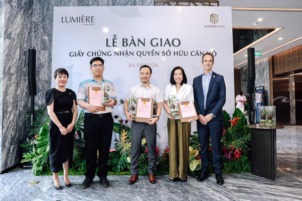 Masterise Homes bàn giao sổ hồng cho cư dân Lumière Riverside theo cam kết - 5 Masterise Homes bàn giao sổ hồng cho cư dân Lumière Riverside theo cam kết - 5