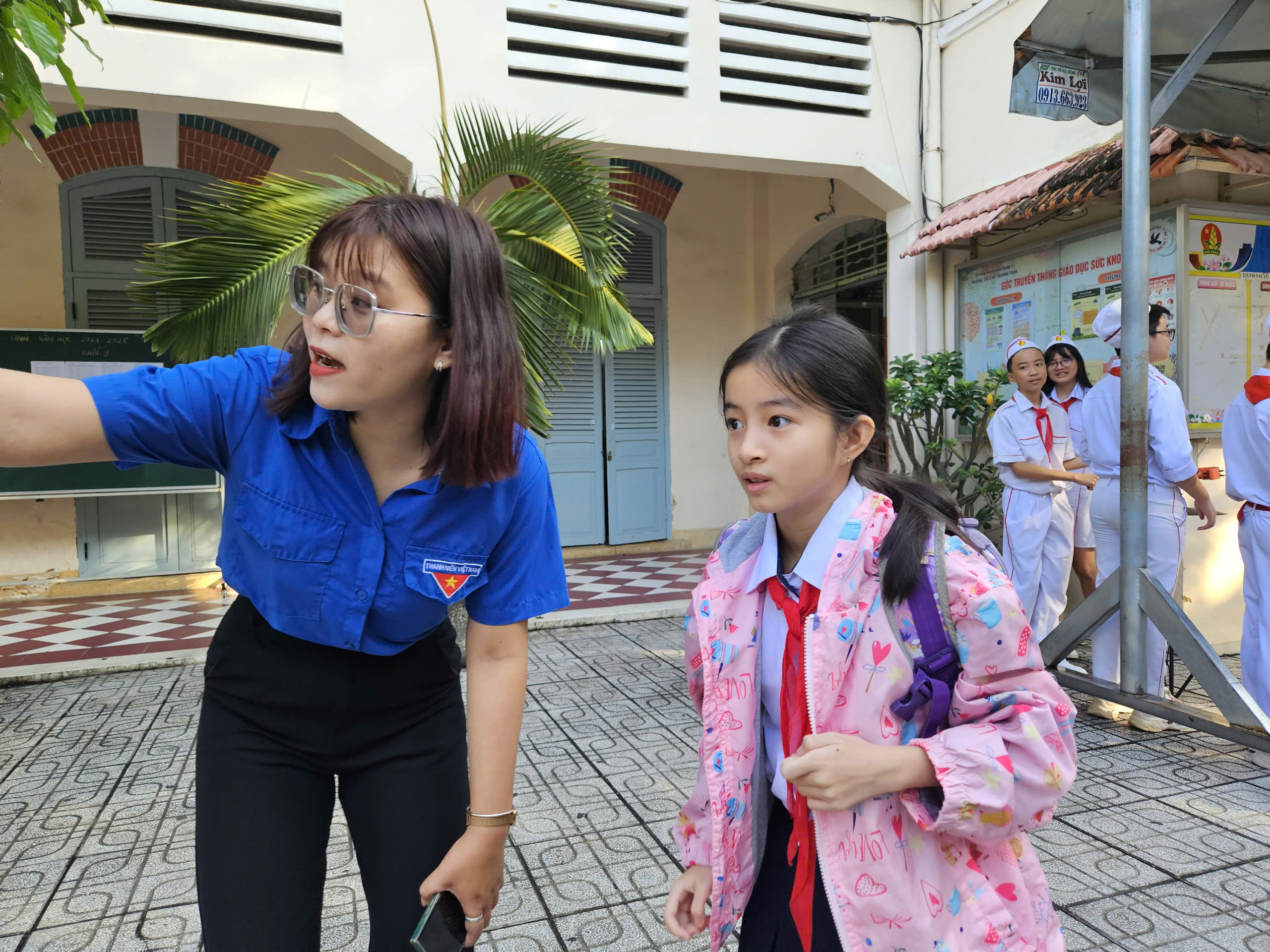 Nhiều cảm xúc trong ngày 1,7 triệu học sinh TP HCM tựu trường- Ảnh 6. Nhiều cảm xúc trong ngày 1,7 triệu học sinh TP HCM tựu trường- Ảnh 6.