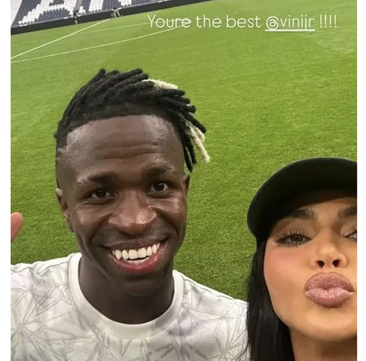Bức ảnh selfie gây bão của Kim Kardashian và Chủ tịch Real Madrid, Florentino Perez- Ảnh 4. Bức ảnh selfie gây bão của Kim Kardashian và Chủ tịch Real Madrid, Florentino Perez- Ảnh 4.