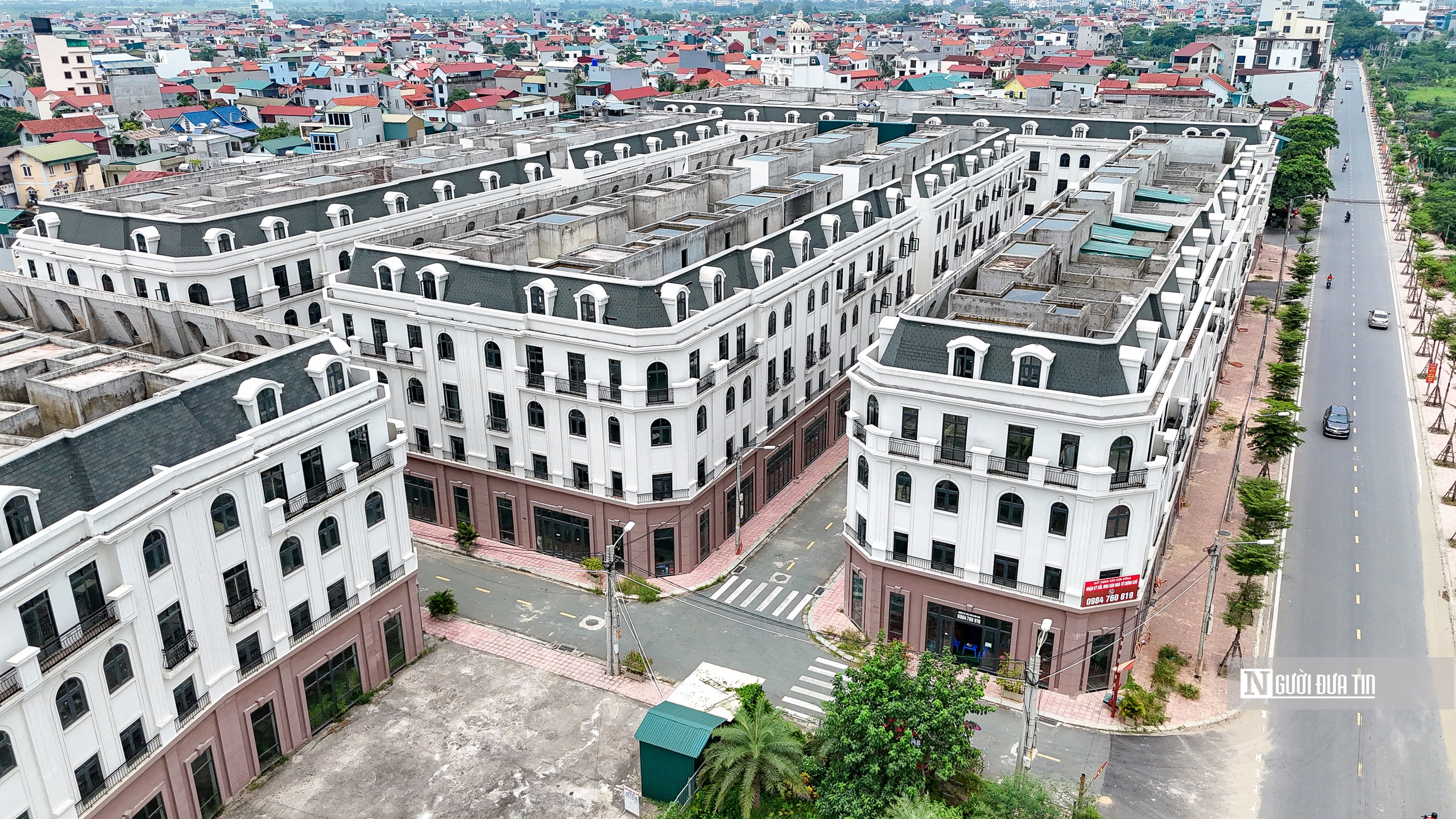 Hà Nội: Cỏ mọc um tùm trong nhà liền kề chục tỷ tại dự án Sơn Đồng Center- Ảnh 3. Hà Nội: Cỏ mọc um tùm trong nhà liền kề chục tỷ tại dự án Sơn Đồng Center- Ảnh 3.