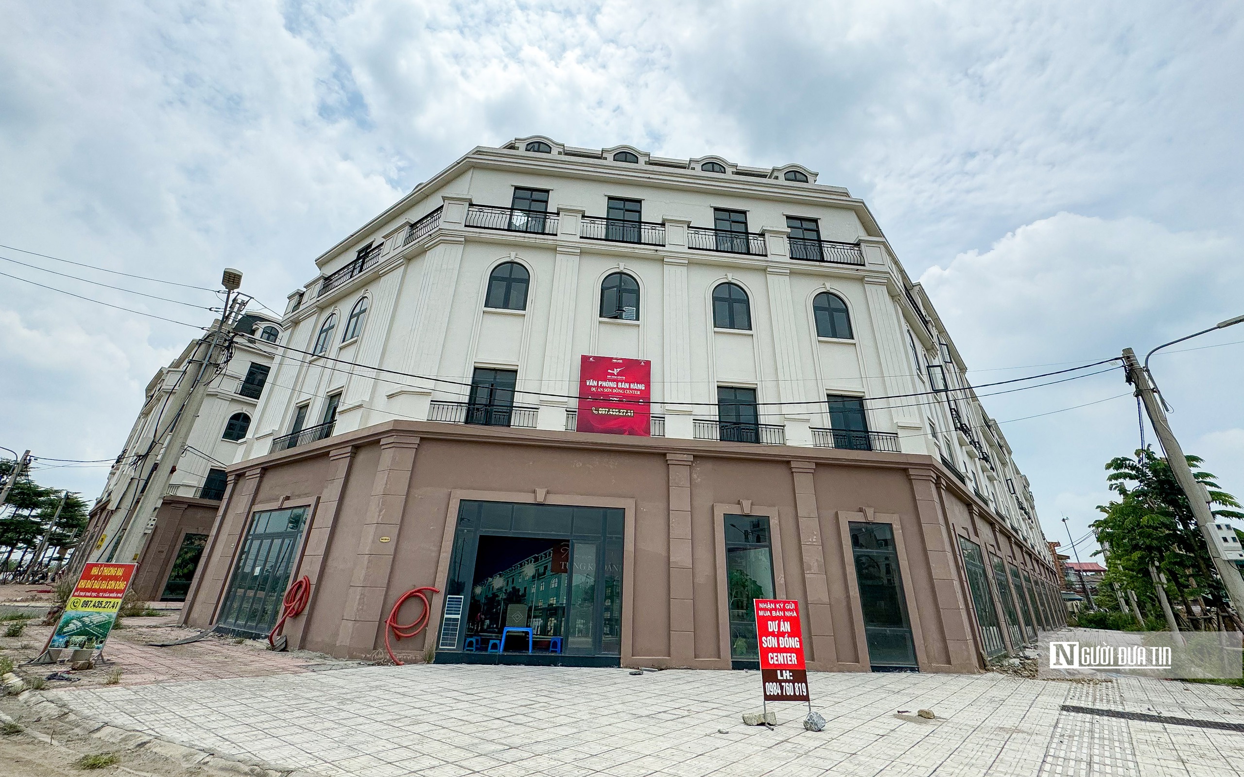 Hà Nội: Cỏ mọc um tùm trong nhà liền kề chục tỷ tại dự án Sơn Đồng Center- Ảnh 6. Hà Nội: Cỏ mọc um tùm trong nhà liền kề chục tỷ tại dự án Sơn Đồng Center- Ảnh 6.