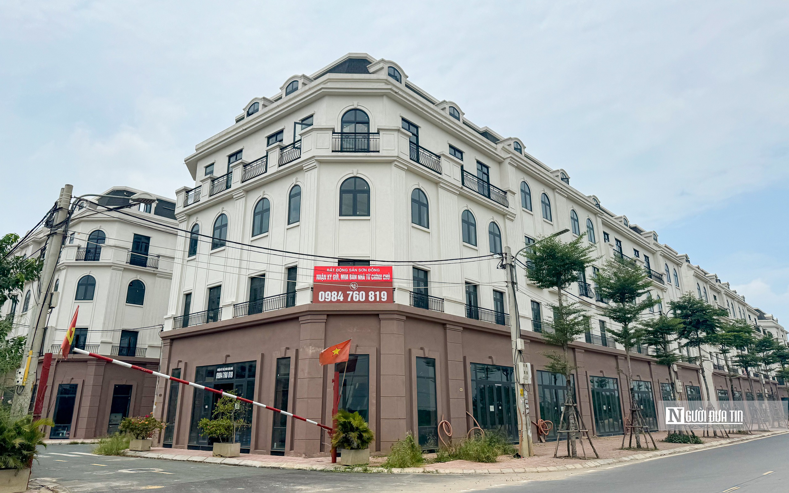 Hà Nội: Cỏ mọc um tùm trong nhà liền kề chục tỷ tại dự án Sơn Đồng Center- Ảnh 11. Hà Nội: Cỏ mọc um tùm trong nhà liền kề chục tỷ tại dự án Sơn Đồng Center- Ảnh 11.