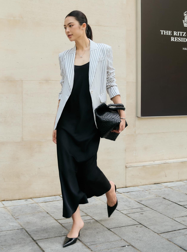 Mặc áo blazer đi học, đi làm mùa thu đông là chuẩn bài xu hướng- Ảnh 4. Mặc áo blazer đi học, đi làm mùa thu đông là chuẩn bài xu hướng- Ảnh 4.