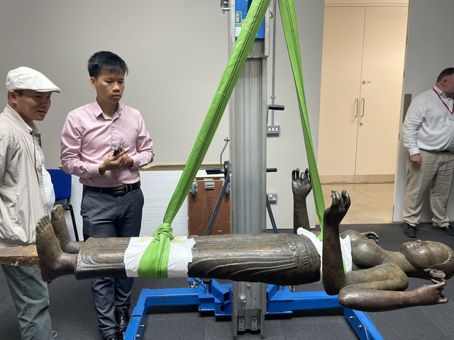Ngày mai, công bố cổ vật quý hiếm, pho tượng đồng lớn nhất của văn hóa Champa - nữ thần Durga - Ảnh 3. Ngày mai, công bố cổ vật quý hiếm, pho tượng đồng lớn nhất của văn hóa Champa - nữ thần Durga - Ảnh 3.