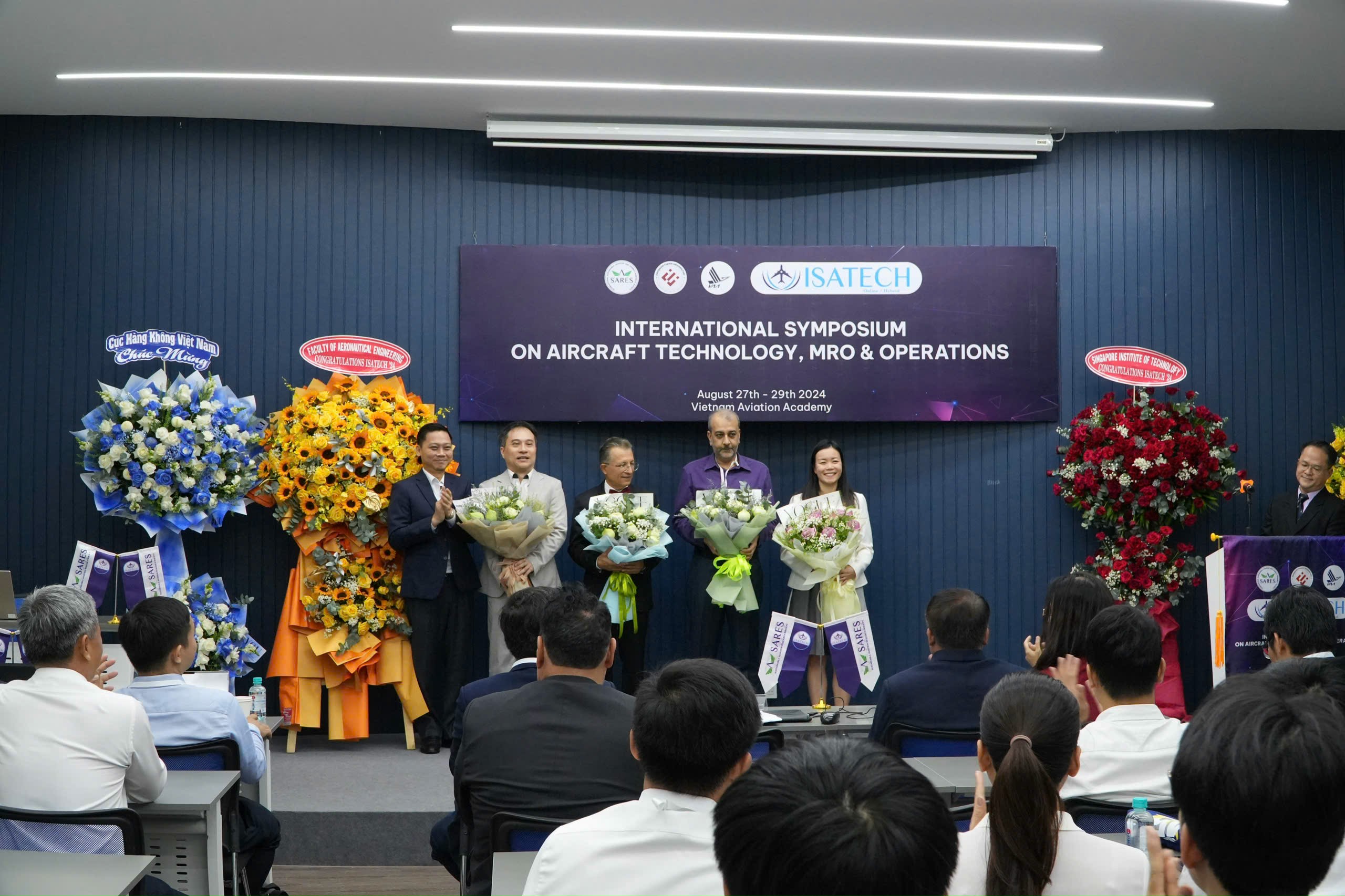 Hơn 100 nhà khoa học tham gia hội thảo quốc tế về công nghệ máy bay- Ảnh 2. Hơn 100 nhà khoa học tham gia hội thảo quốc tế về công nghệ máy bay- Ảnh 2.