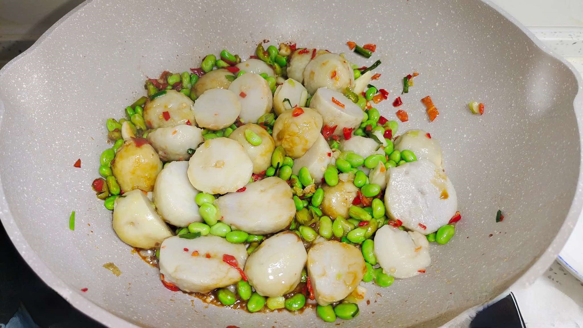 Cũng là canh khoai sọ nhưng nấu thế này hương vị ngọt ngon lạ miệng vô cùng - Ảnh 5. Cũng là canh khoai sọ nhưng nấu thế này hương vị ngọt ngon lạ miệng vô cùng - Ảnh 5.