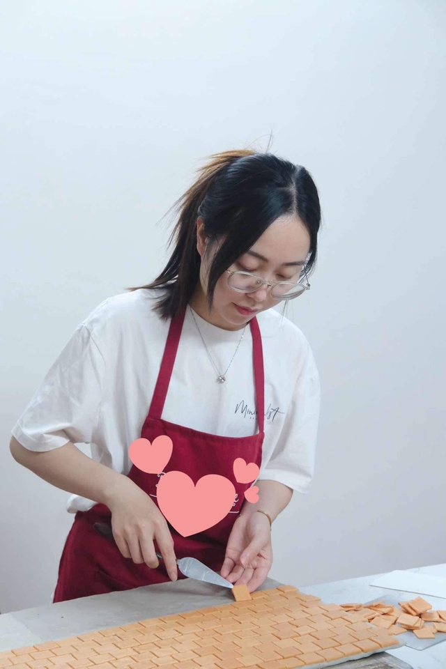 Cô gái 9X kì công tái hiện bánh Trung thu làng quê Bắc bộ nặng 30kg, không bán với bất kì giá nào- Ảnh 3. Cô gái 9X kì công tái hiện bánh Trung thu làng quê Bắc bộ nặng 30kg, không bán với bất kì giá nào- Ảnh 3.
