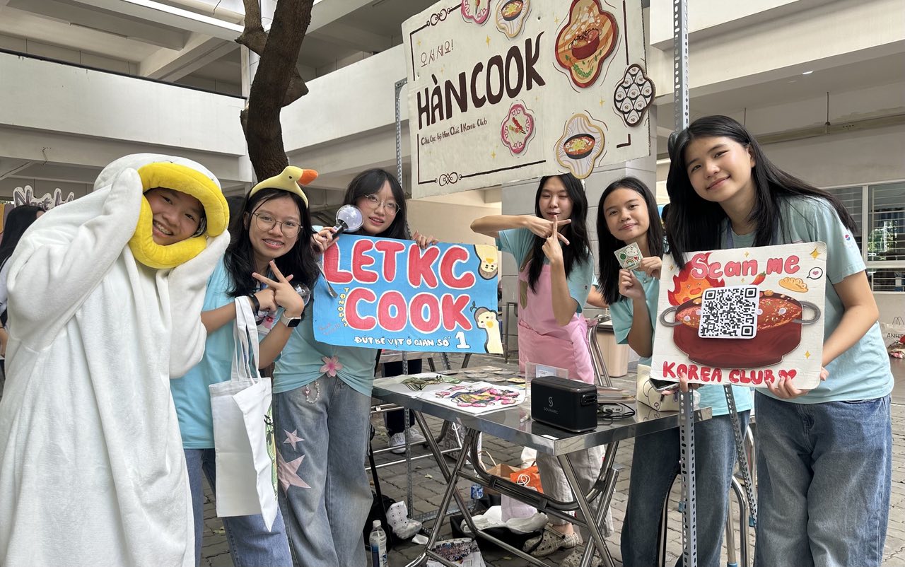 Học sinh trường chuyên không phải là 'gà'!- Ảnh 2. Học sinh trường chuyên không phải là 'gà'!- Ảnh 2.