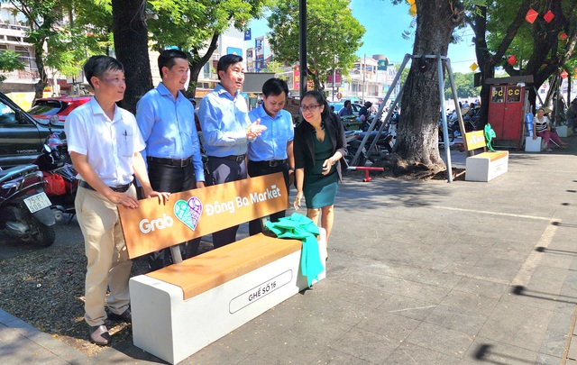 Phát triển tiện ích cộng đồng, thúc đẩy du lịch Huế với sáng kiến "ghế đá Grab" - Ảnh 2. Phát triển tiện ích cộng đồng, thúc đẩy du lịch Huế với sáng kiến "ghế đá Grab" - Ảnh 2.