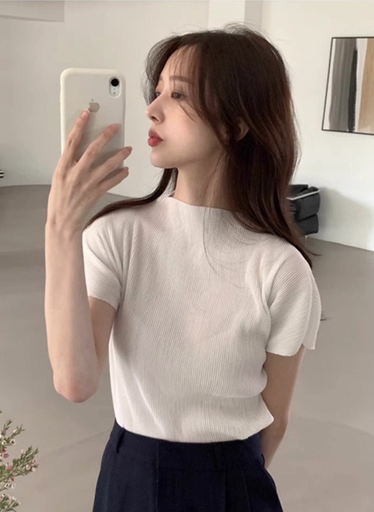 Áo tay hến ghi điểm đầu Thu: Quá đỗi nữ tính, nhiều kiểu để mặc đi làm lẫn đi chơi- Ảnh 11. Áo tay hến ghi điểm đầu Thu: Quá đỗi nữ tính, nhiều kiểu để mặc đi làm lẫn đi chơi- Ảnh 11.