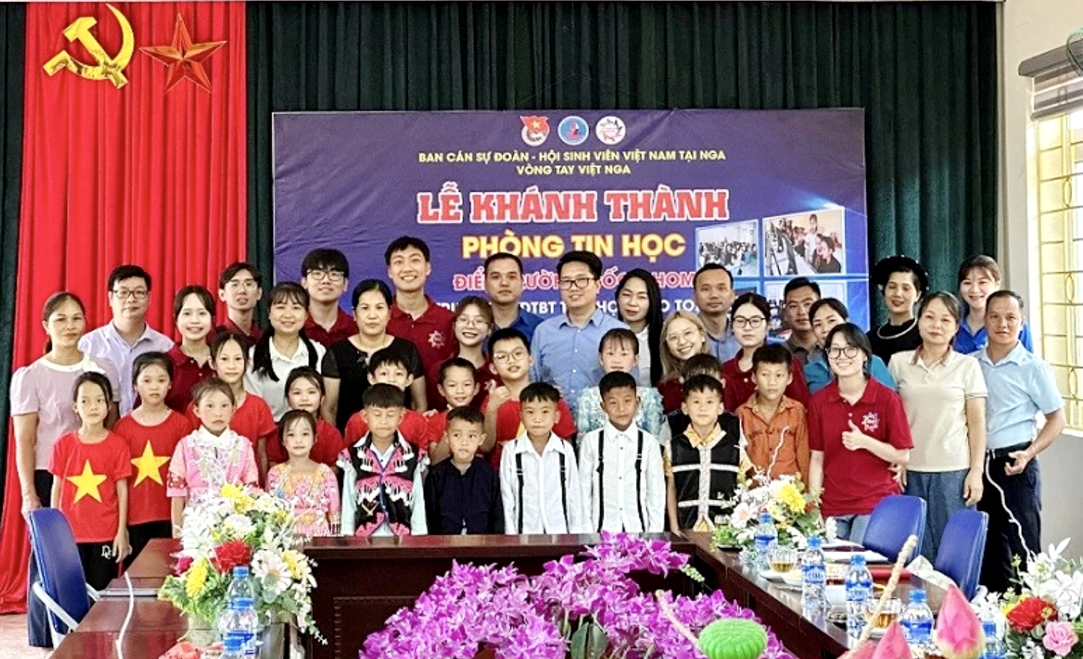 Trao tặng phòng tin học cho học sinh ở Cao Bằng- Ảnh 2. Trao tặng phòng tin học cho học sinh ở Cao Bằng- Ảnh 2.