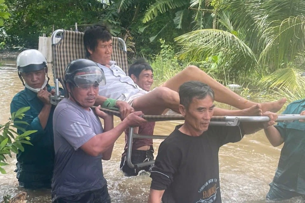 Mưa lớn cuốn trôi xe máy, ngập nhiều vườn thanh long ở Bình Thuận - 2 Mưa lớn cuốn trôi xe máy, ngập nhiều vườn thanh long ở Bình Thuận - 2