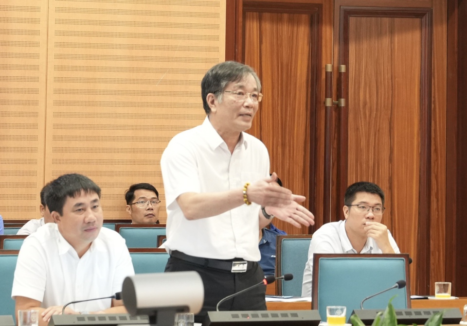 Đại diện các sở, ngành, đơn vị phát biểu tại phiên họp. Ảnh: Hồng Thái
