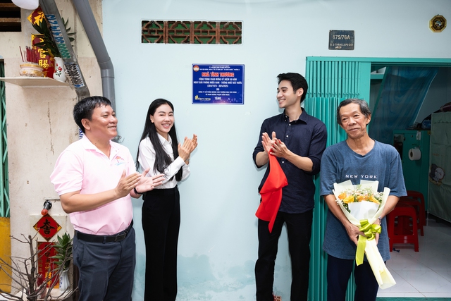 CEO Phạm Kim Dung và Nam vương Tuấn Ngọc bàn giao nhà tình thương cho người dân - Ảnh 2. CEO Phạm Kim Dung và Nam vương Tuấn Ngọc bàn giao nhà tình thương cho người dân - Ảnh 2.