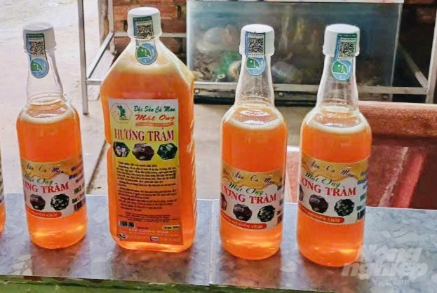 z5736879933601_e0f1c13144e3f9b98a2aa78cc2edf20d-144815_496-144815.jpg Mật ong Hương Tràm với nhiều mẫu mã khác nhau. Ảnh: Trọng Linh.