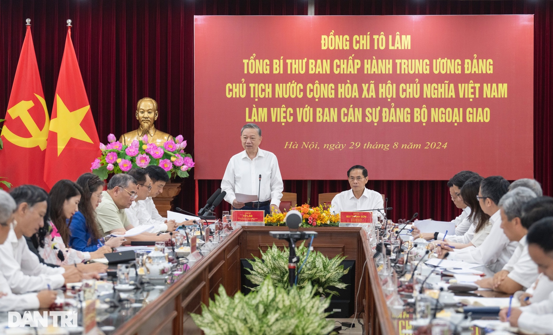 Tổng Bí thư, Chủ tịch nước Tô Lâm thăm và làm việc với Bộ Ngoại giao - 6 Tổng Bí thư, Chủ tịch nước Tô Lâm thăm và làm việc với Bộ Ngoại giao - 6