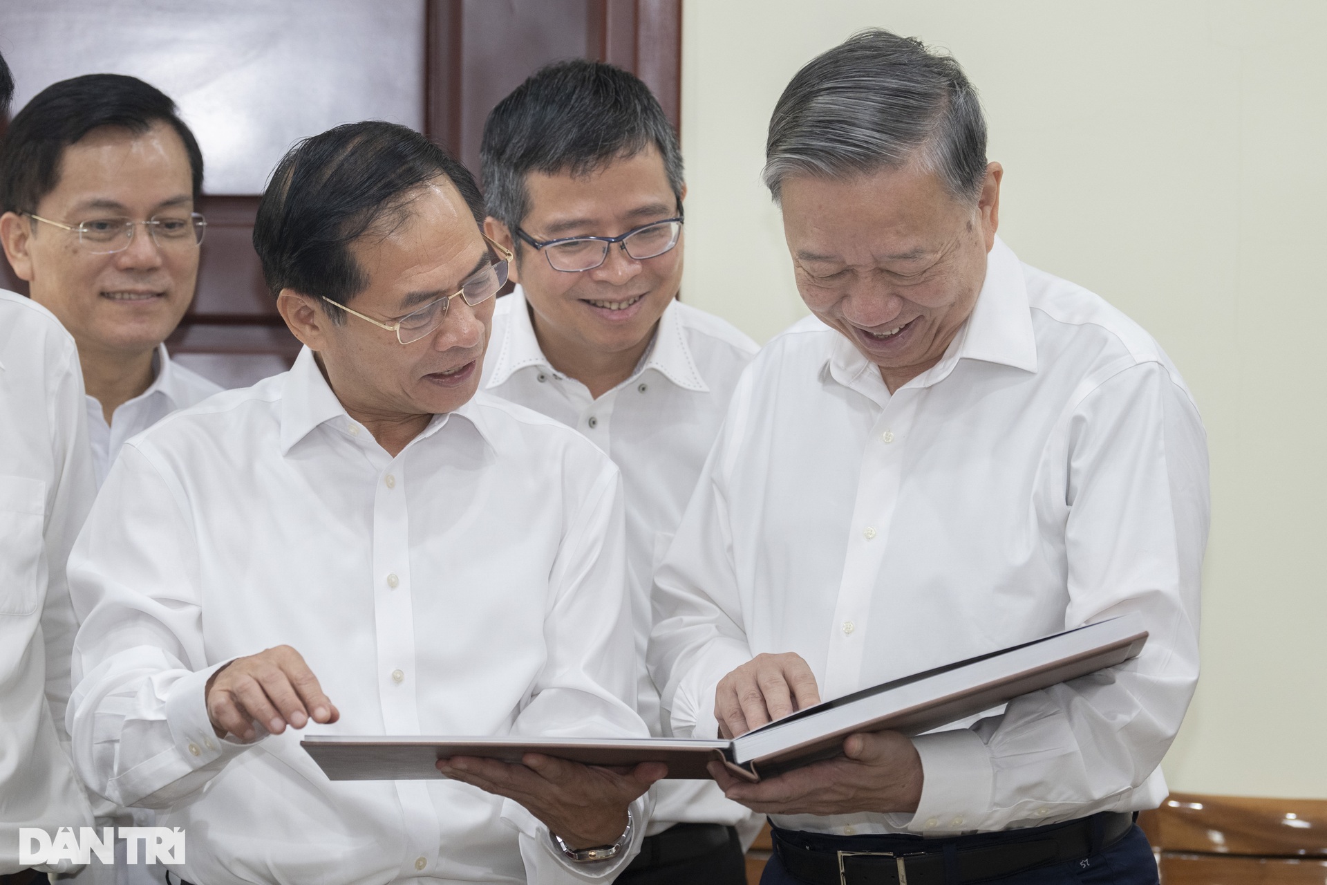 Tổng Bí thư, Chủ tịch nước Tô Lâm thăm và làm việc với Bộ Ngoại giao - 9 Tổng Bí thư, Chủ tịch nước Tô Lâm thăm và làm việc với Bộ Ngoại giao - 9