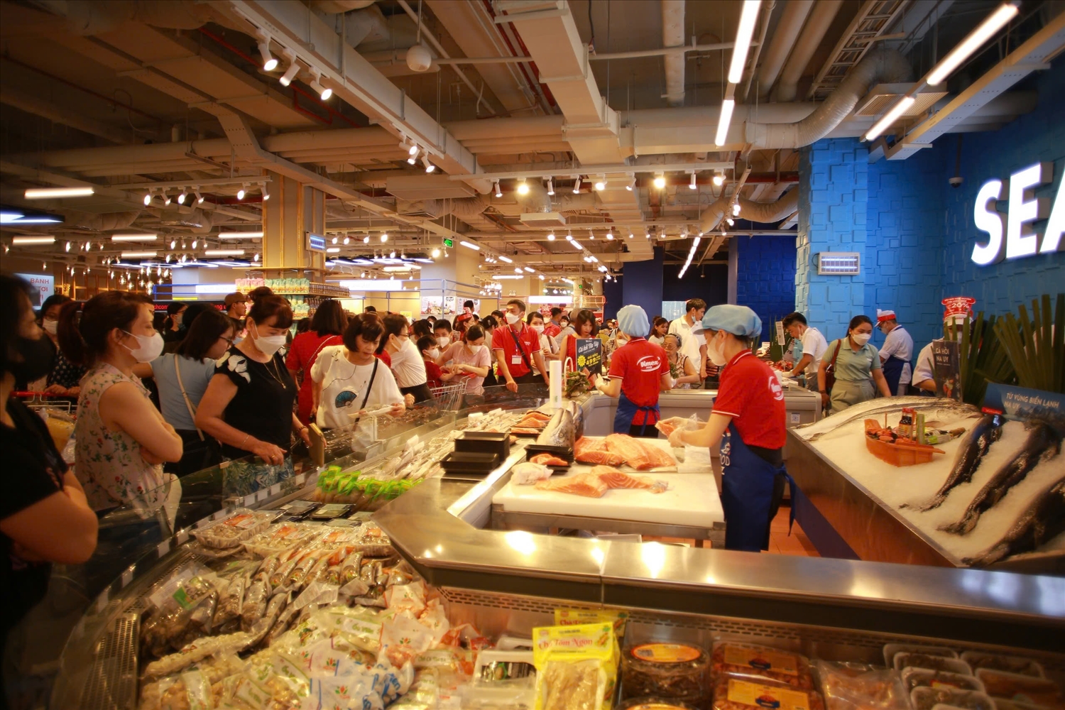 WinMart mang đến các sản phẩm hàng tiêu dùng chất lượng và giá cả hợp lý. WinMart mang đến các sản phẩm hàng tiêu dùng chất lượng và giá cả hợp lý.