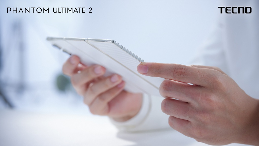 Cận cảnh smartphone màn hình gập ba với thiết kế siêu mỏng - 3 Cận cảnh smartphone màn hình gập ba với thiết kế siêu mỏng - 3