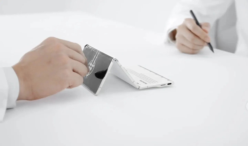 Cận cảnh smartphone màn hình gập ba với thiết kế siêu mỏng - 5 Cận cảnh smartphone màn hình gập ba với thiết kế siêu mỏng - 5