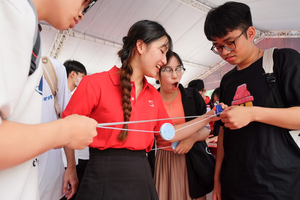 S-Camp 2024 diễn ra tại 30 trường đại học cùng nhiều hoạt động trải nghiệm AI - 2 S-Camp 2024 diễn ra tại 30 trường đại học cùng nhiều hoạt động trải nghiệm AI - 2