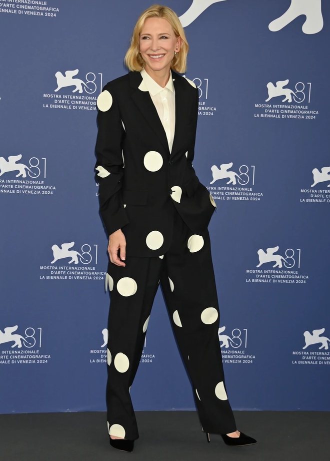Những diva thực sự trên thảm đỏ Venice 2024 gọi tên Jung Ho Yeon, Cate Blanchett...- Ảnh 6. Những diva thực sự trên thảm đỏ Venice 2024 gọi tên Jung Ho Yeon, Cate Blanchett...- Ảnh 6.