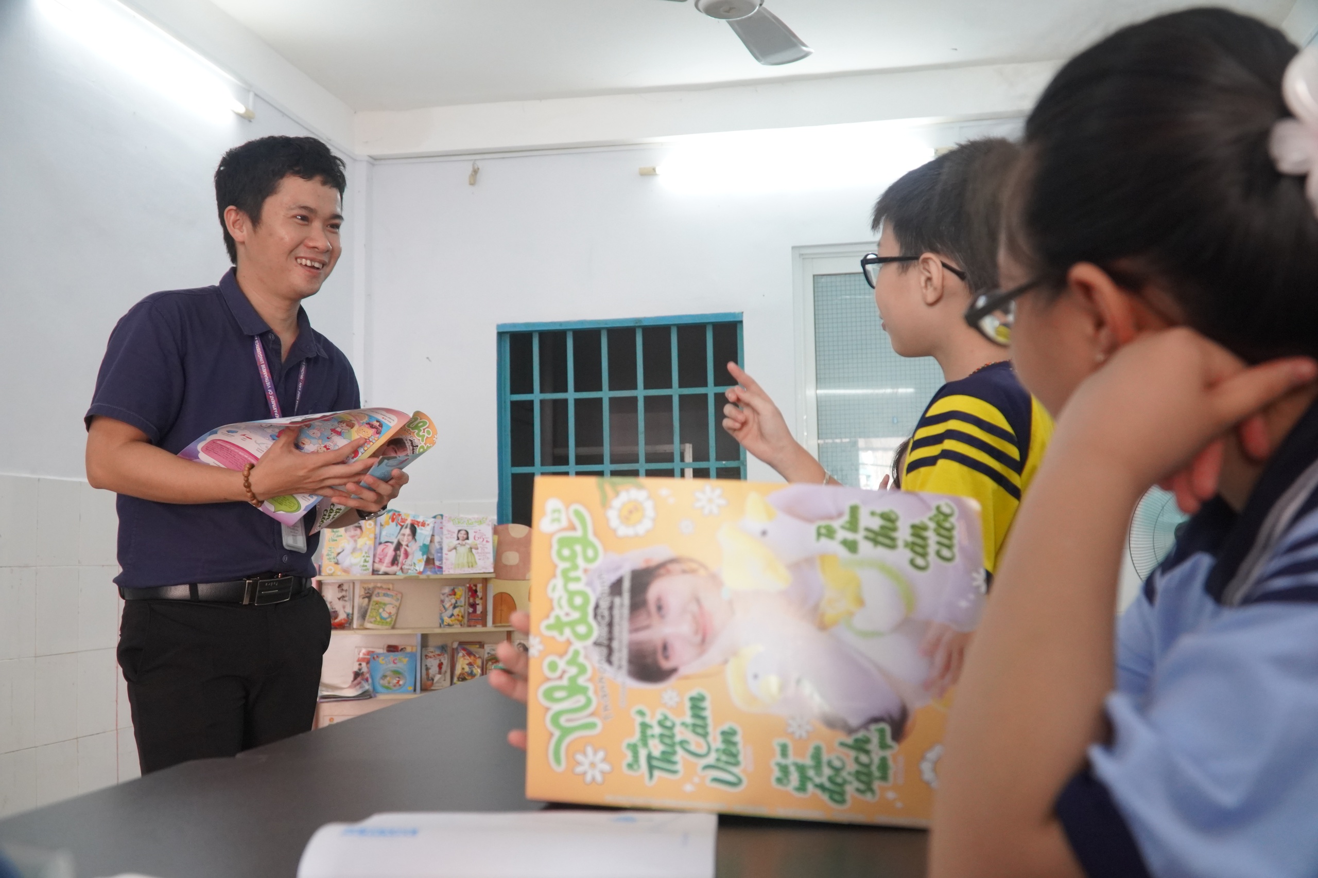 Lớp học cho trẻ em nghèo giữa lòng thành phố- Ảnh 3. Lớp học cho trẻ em nghèo giữa lòng thành phố- Ảnh 3.
