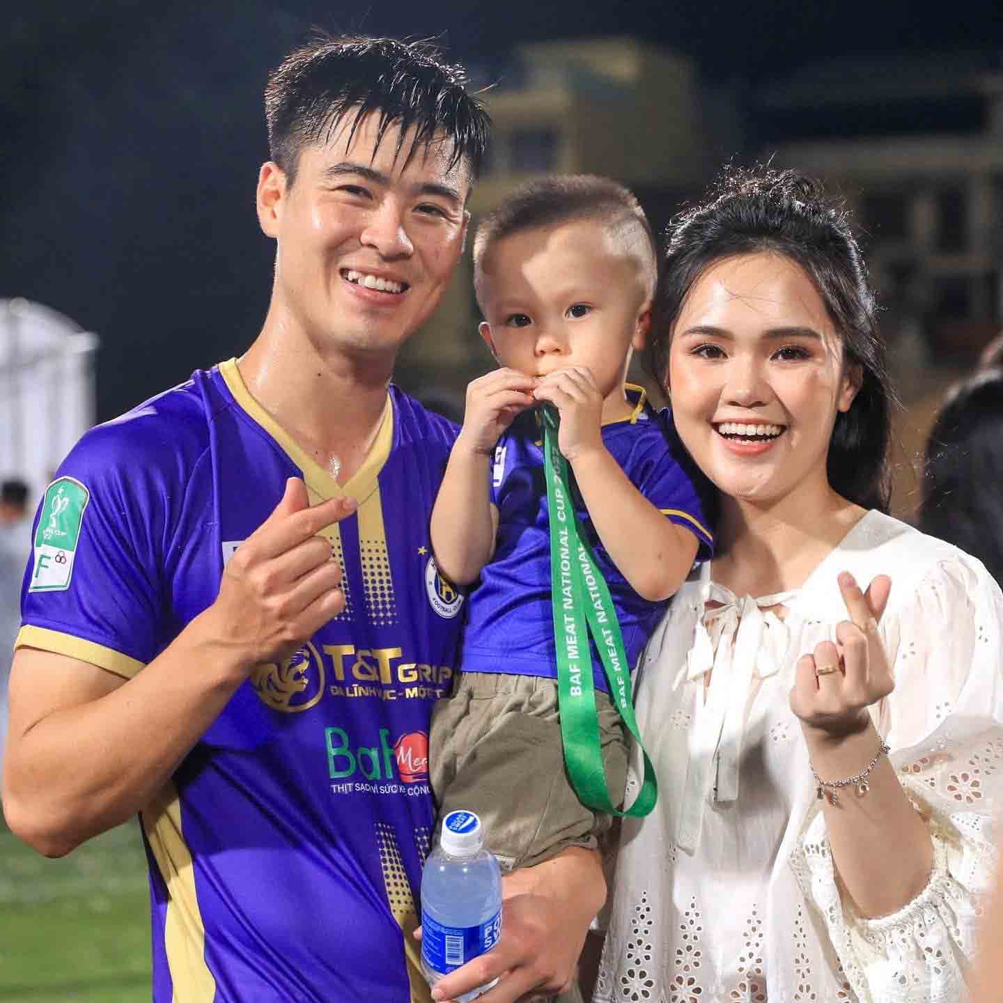 Cái kết đẹp của trung vệ thép Duy Mạnh và tiểu thư Quỳnh Anh- Ảnh 3. Cái kết đẹp của trung vệ thép Duy Mạnh và tiểu thư Quỳnh Anh- Ảnh 3.