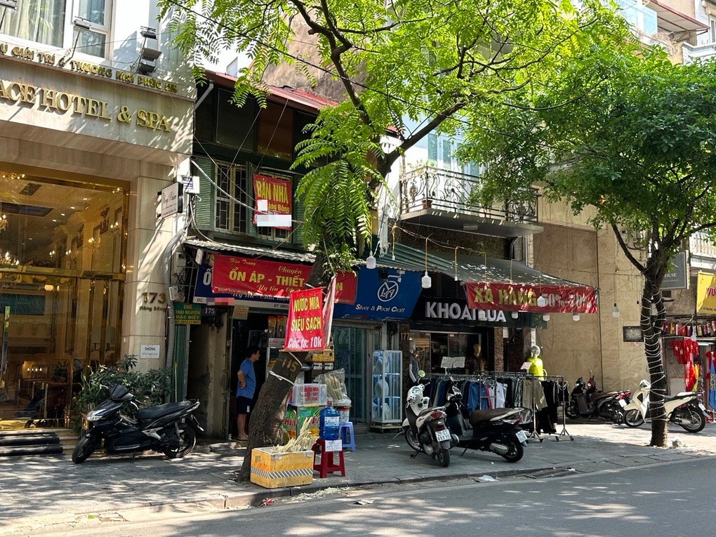 Ồ ạt rao bán nhà phố cổ Hà Nội, giá mỗi m2 ngang ngửa một căn chung cư cũ - 2 Ồ ạt rao bán nhà phố cổ Hà Nội, giá mỗi m2 ngang ngửa một căn chung cư cũ - 2