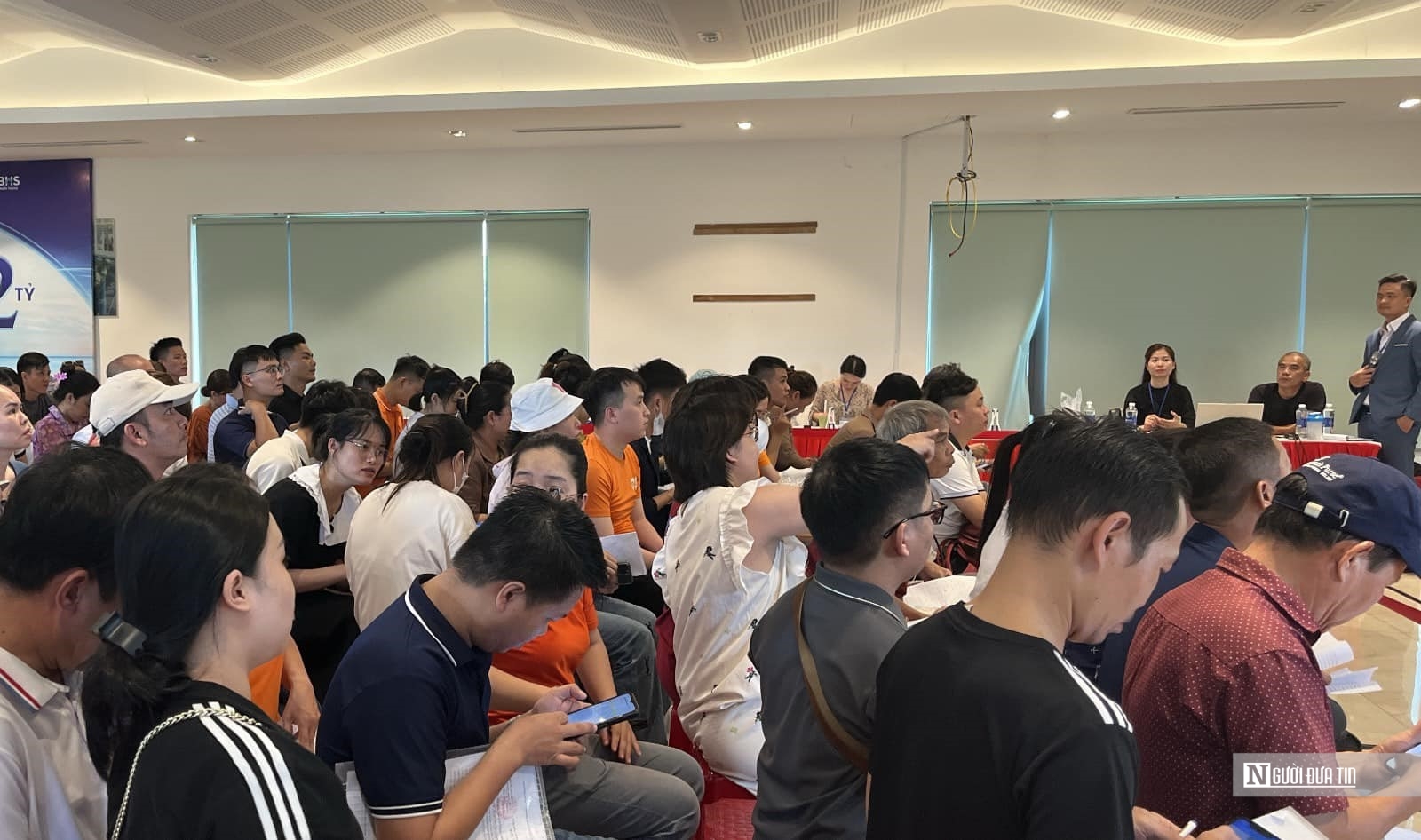 251 khách hàng đăng ký mua nhà trong khi chỉ có 199 căn hộ NOXH được phân phối đợt này. 251 khách hàng đăng ký mua nhà trong khi chỉ có 199 căn hộ NOXH được phân phối đợt này.